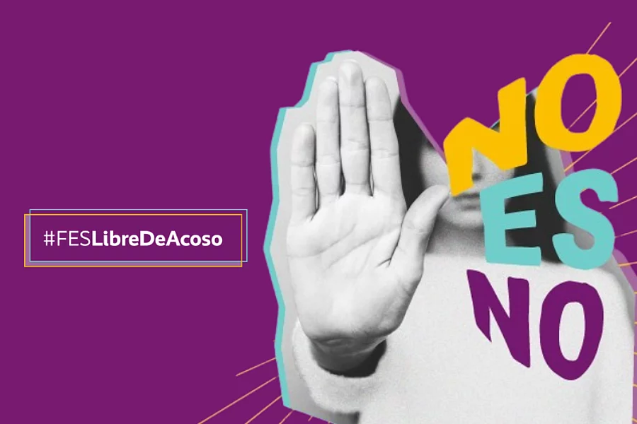 Persona levanta la mano en señal de “alto”. Texto: “NO ES NO” y hashtag de la campaña FES #FESLibreDeAcoso.